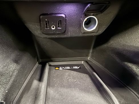 Used 2023 Chevrolet Traverse LT image 38