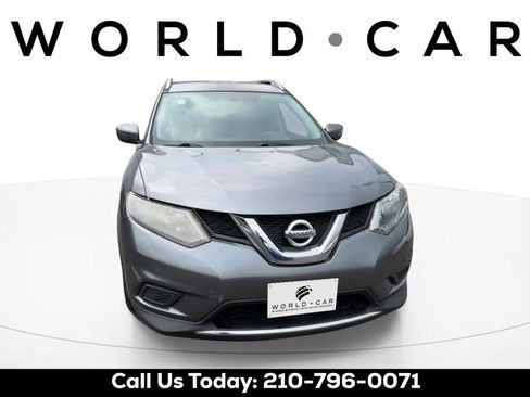 Used 2016 Nissan Rogue SV image 2