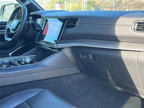 Used 2024 Jeep Wagoneer Series II w/ Flexible Seating Group image 23