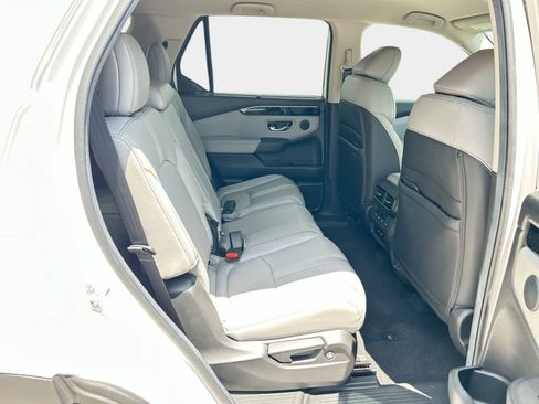 Used 2025 Honda Pilot EX-L image 13