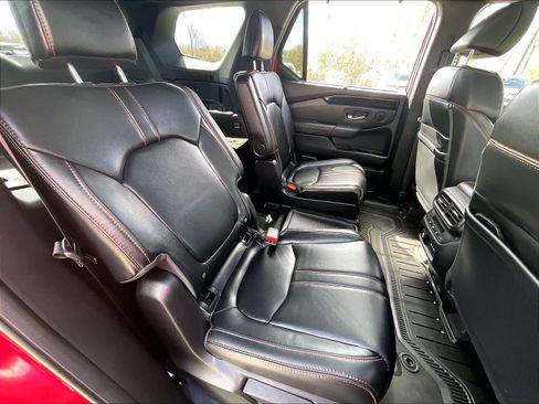 Used 2025 Honda Pilot TrailSport image 16