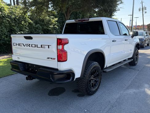 Used 2024 Chevrolet Silverado 1500 ZR2 w/ Technology Package AWD/4WD image 3