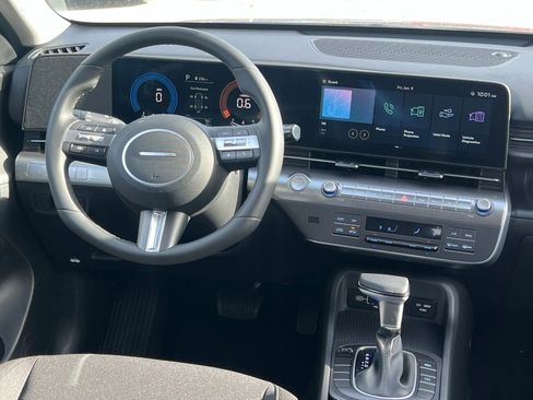 Used 2025 Hyundai Kona SEL image 19