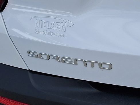 Certified 2023 Kia Sorento LX FWD image 15