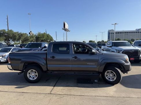Used 2015 Toyota Tacoma PreRunner w/ SR5 Package RWD image 4