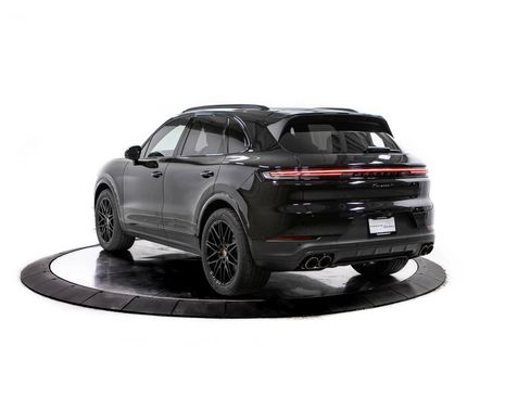 Certified 2026 Porsche Cayenne S AWD/4WD image 3