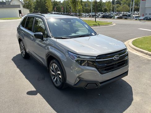 Used 2025 Subaru Forester Touring w/ Popular Package - Touring AWD/4WD image 2