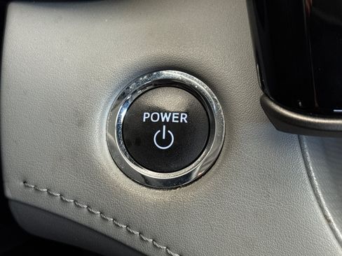 Used 2023 Toyota Highlander XLE AWD/4WD image 22