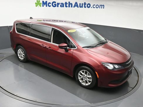 Used 2023 Chrysler Voyager LX FWD image 3