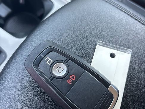 Used 2024 Ford Edge SEL image 32