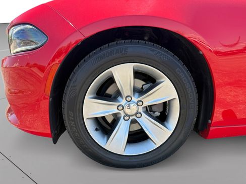 Used 2017 Dodge Charger SXT RWD image 9