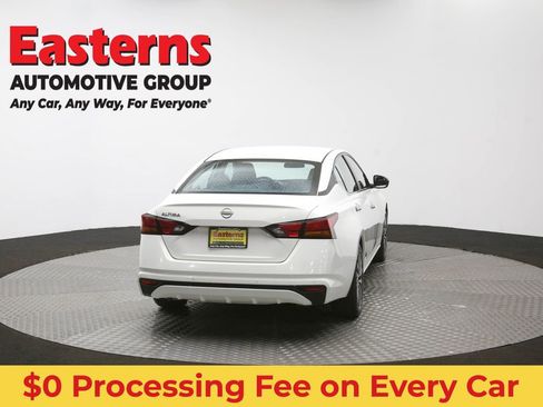 Used 2025 Nissan Altima 2.5 SV FWD image 38