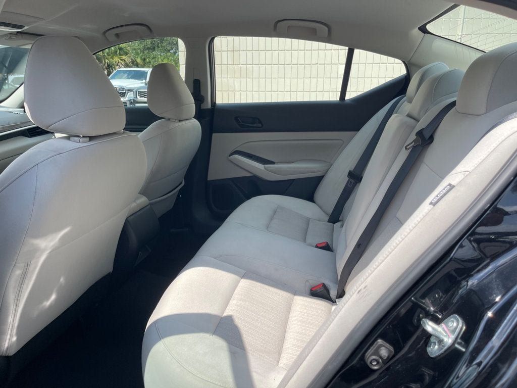 Used 2025 Nissan Altima 2.5 SV FWD image 12