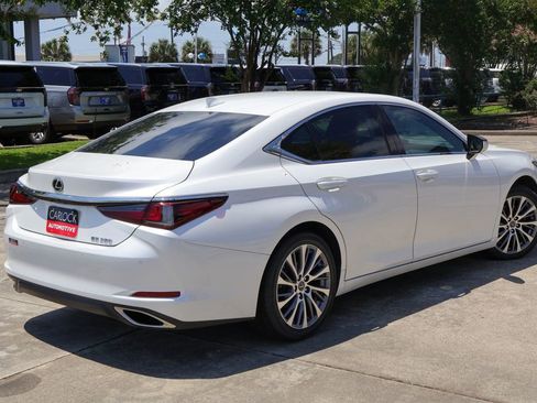 Used 2021 Lexus ES 350 w/ Accessory Package 2 FWD image 2