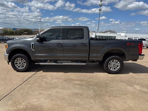 Used 2017 Ford F250 XLT w/ XLT Value Package image 4