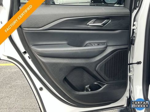 Used 2024 Jeep Grand Cherokee Altitude AWD/4WD image 18