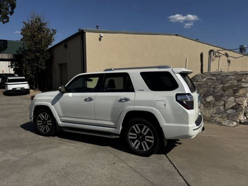 Used 2015 Toyota 4Runner Limited AWD/4WD image 5