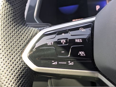 Used 2022 Volkswagen Tiguan SE R-Line FWD image 24