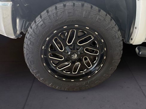 Used 2017 Toyota Tundra SR5 w/ SR5 Upgrade Package RWD image 14
