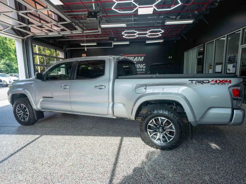 Used 2020 Toyota Tacoma TRD Sport AWD/4WD image 2