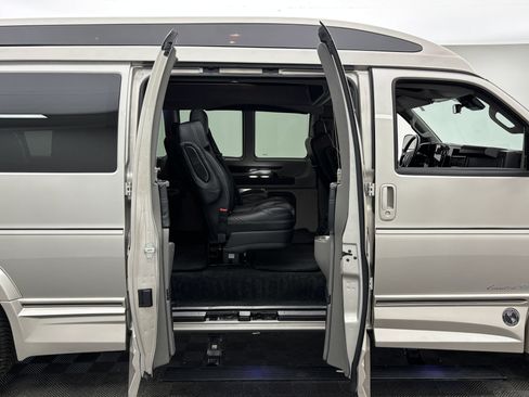 Used 2024 GMC Savana 2500 Extended w/ Driver Convenience Package RWD image 7