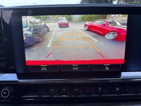 Used 2024 Chevrolet Silverado 1500 LT w/ Leather Package RWD image 39