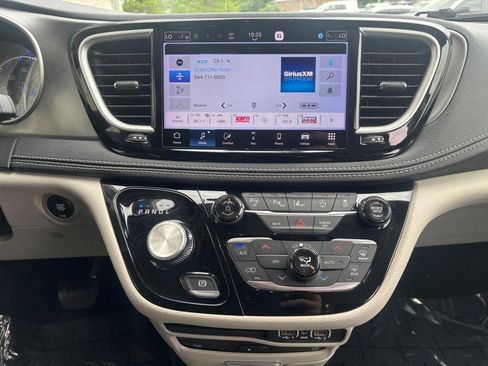 Used 2023 Chrysler Pacifica Touring-L w/ Uconnect Theater Family Group AWD/4WD image 19