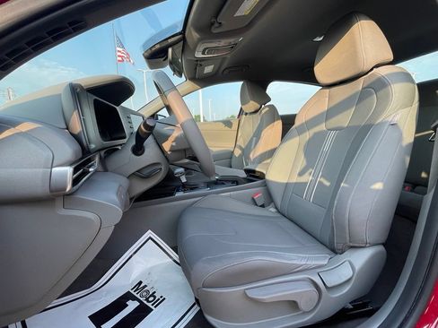 Used 2025 Hyundai Elantra Sport FWD image 19