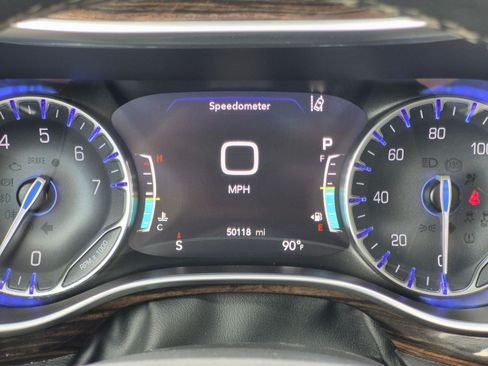 Used 2024 Chrysler Pacifica Limited FWD image 25