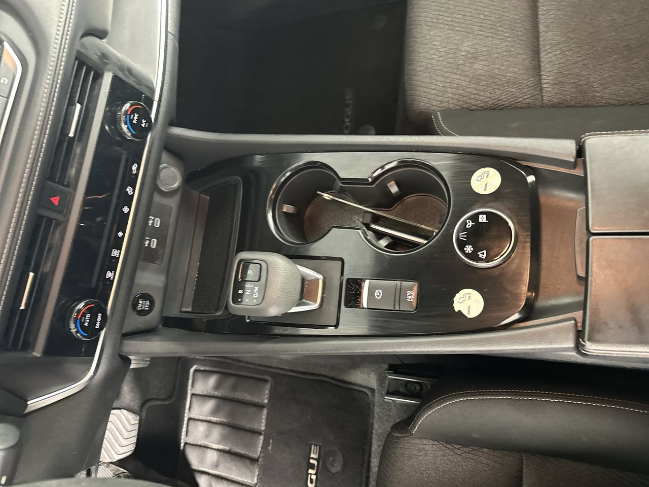 Used 2024 Nissan Rogue SV AWD/4WD image 9