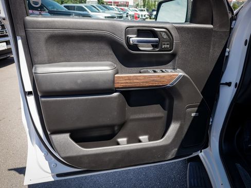 Used 2020 Chevrolet Silverado 1500 High Country w/ Technology Package AWD/4WD image 16