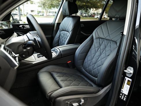 New 2026 BMW X7 xDrive40i w/ Premium Package image 21