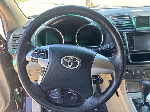 Used 2013 Toyota Highlander Plus AWD/4WD image 15