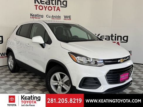 Used 2022 Chevrolet Trax LS w/ Tint and Cruise Package image 2