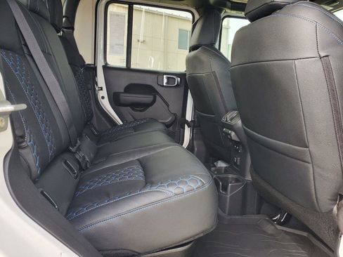 Used 2023 Jeep Gladiator Sport image 24