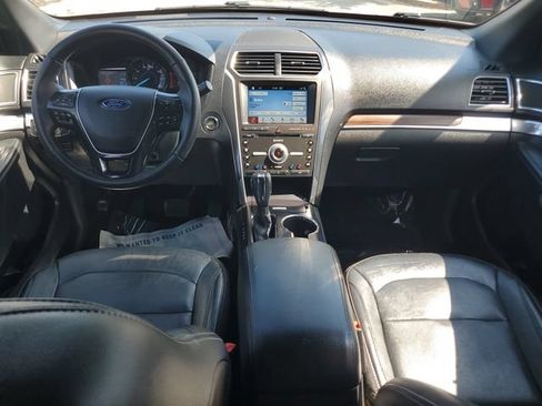 Used 2018 Ford Explorer Limited w/ Equipment Group 301A FWD image 17