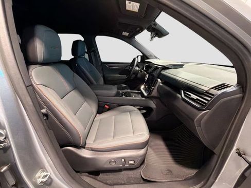 Used 2024 GMC Acadia AT4 w/ Luxury Package image 27