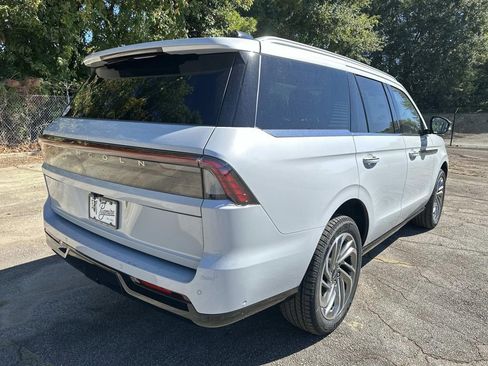 New 2025 Lincoln Navigator Reserve image 7