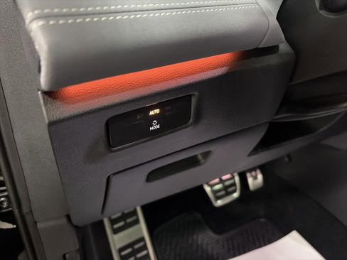 New 2026 Volkswagen Tiguan SE R-Line image 16