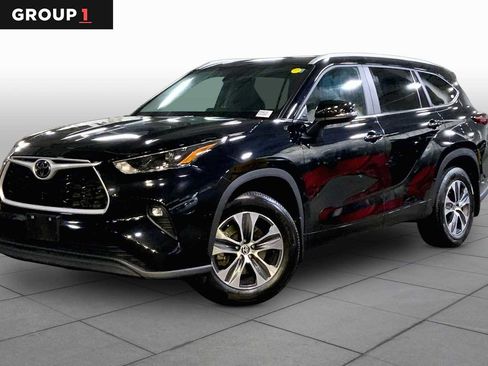 Certified 2024 Toyota Highlander XLE AWD/4WD image 1