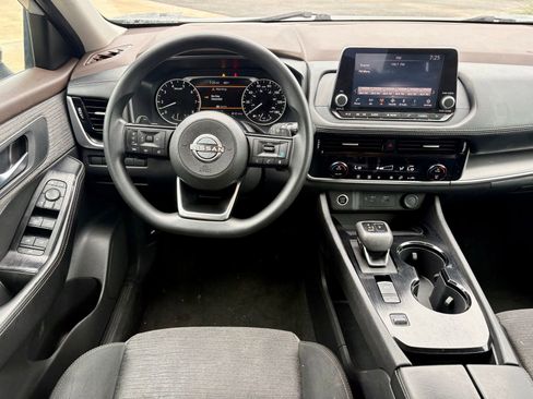 Used 2022 Nissan Rogue SV FWD image 12