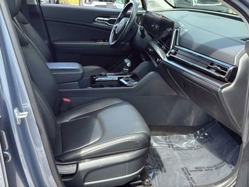 Used 2025 Kia Sportage EX image 12