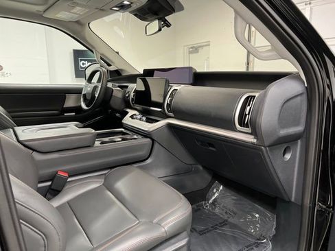 Used 2025 Ford Expedition Max Active AWD/4WD image 59