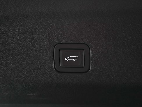 Used 2024 GMC Yukon XL AT4 w/ Technology Package image 18