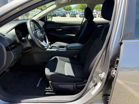 Certified 2020 Nissan Sentra SV FWD image 17