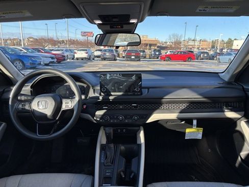 Certified 2025 Honda Accord SE image 30