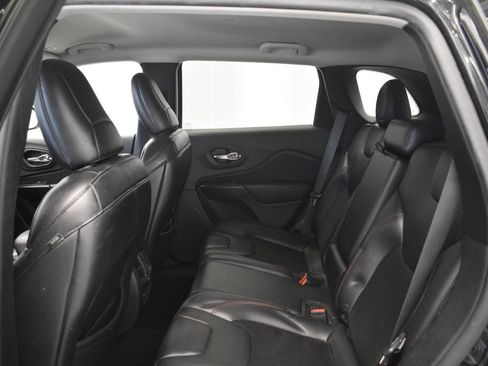 Used 2019 Jeep Cherokee Trailhawk w/ Cold Weather Group image 24