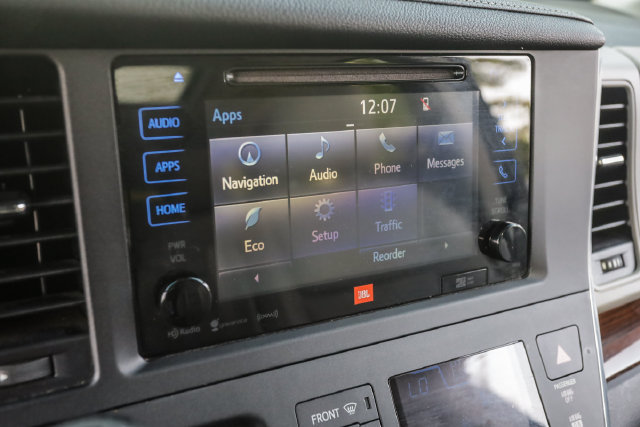Used 2016 Toyota Sienna Limited Premium FWD image 28