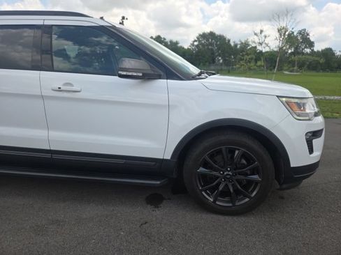 Used 2018 Ford Explorer XLT w/ Equipment Group 202A AWD/4WD image 4