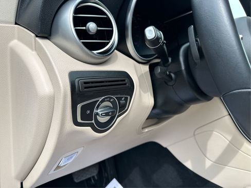 Used 2022 Mercedes-Benz GLC 300 4MATIC image 19